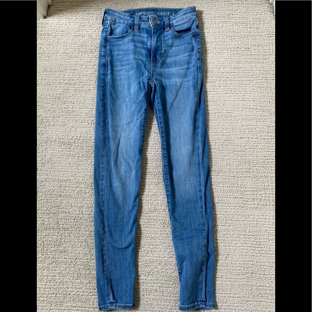 Light wash american eagle jeans